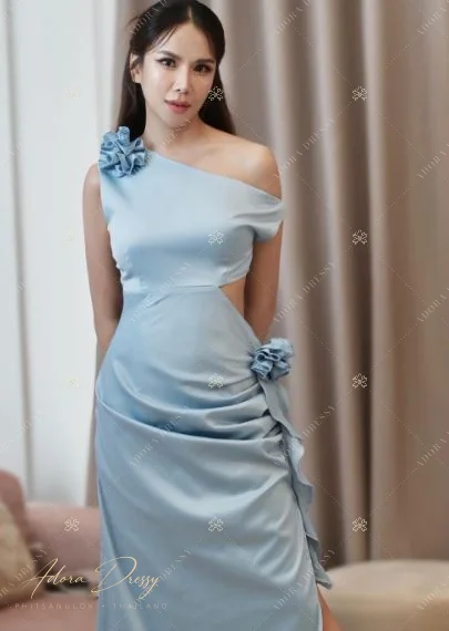 ตัวอย่างชุดโทนฟ้า-เทา จาก Adora Dressy พิษณุโลก