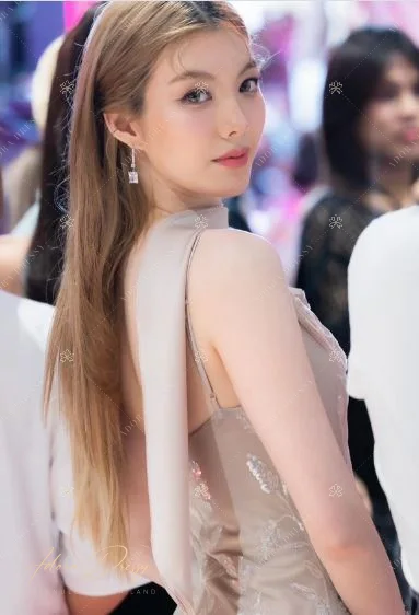 ตัวอย่างชุดโทนน้ำตาล-ทอง จาก Adora Dressy พิษณุโลก ภาพที่ 141